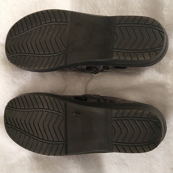 Savvy Brandy Silver Glitter Leopard Clogs - Picture 2 of 4